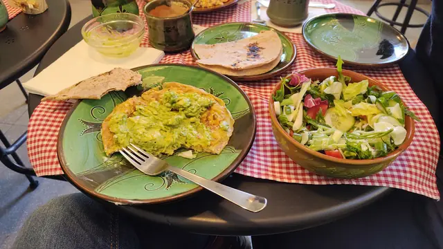 Salată și omletă
